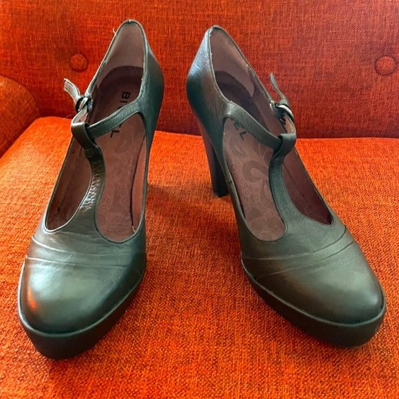 Biviel Shoes - Biviel Green Leather T-strap Heels - Size 37